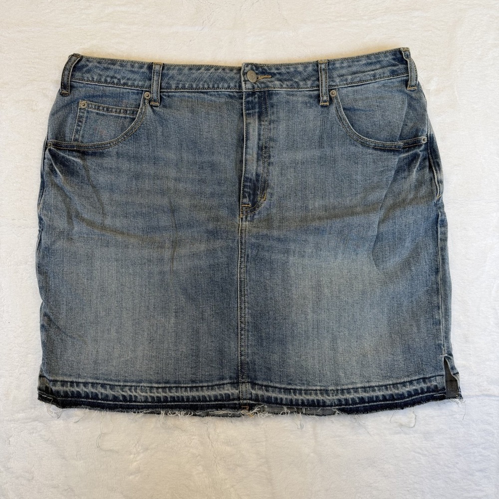 Old Navy Light Wash Denim Stretch Mini Skirt with Released Hem Size 16 - Picture 2 of 9
